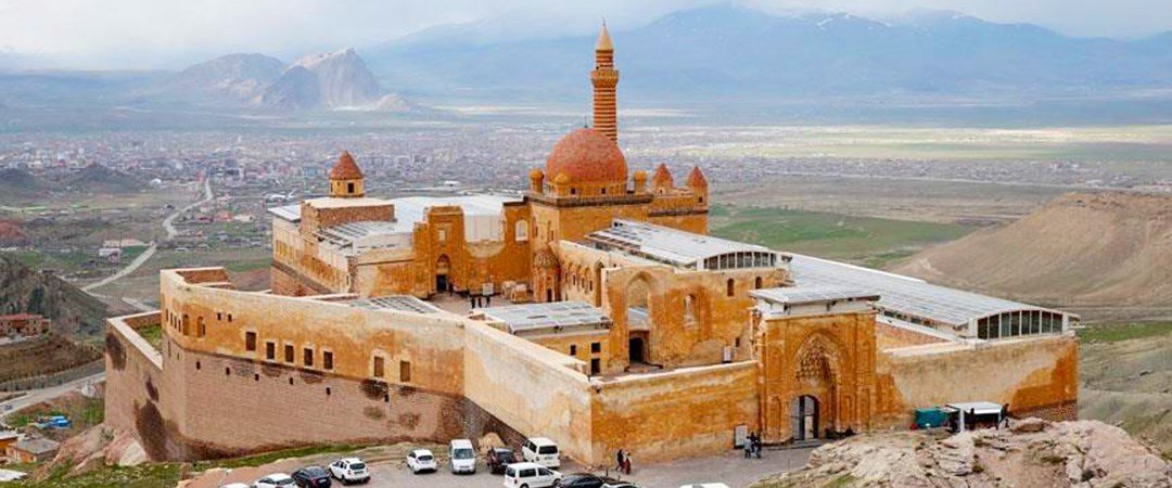 Van-Dogubejazit-Kars (cca 350km)